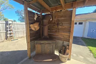 1045 Vine Dr, Angleton, TX 77515 - Photo 7