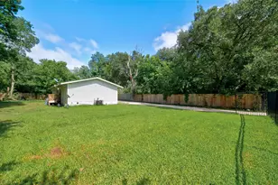 13703 Segrest Dr, Houston, TX 77047 - Photo 29