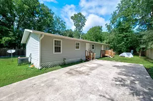 13703 Segrest Dr, Houston, TX 77047 - Photo 31