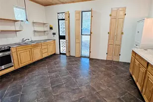 195 Park Dr, La Grange, TX 78945 - Photo 21