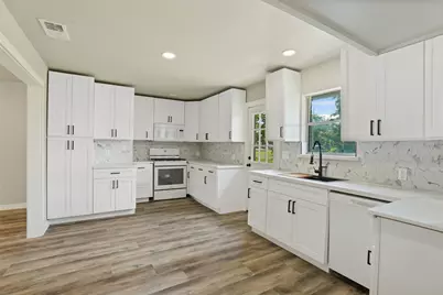 1300 Basin Street, Bay City, TX 77414 - Photo 11