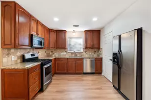 4527 Fox Run St, Pearland, TX 77584 - Photo 1