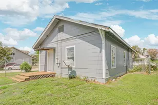 1131 W 2nd St, Freeport, TX 77541 - Photo 17