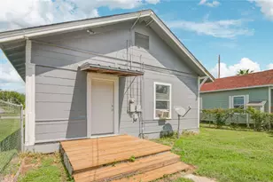 1131 W 2nd St, Freeport, TX 77541 - Photo 3