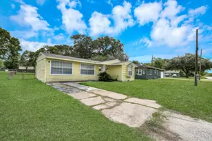 1909 Brooks Ave, Rosenberg, TX 77471 - Photo 5