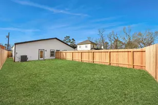 8106 Locksley St, Houston, TX 77078 - Photo 39