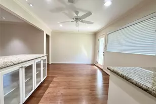 5545 Pagewood Ln, Houston, TX 77056 - Photo 7