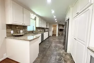 5545 Pagewood Ln, Houston, TX 77056 - Photo 9