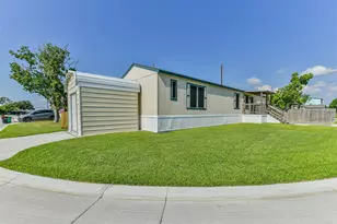 122 Egret Canal S, Baytown, TX 77523 - Photo 3