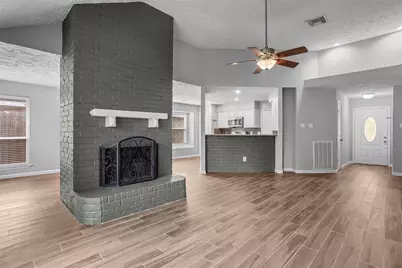 314 Village Creek Drive, Houston, TX 77598 - Photo 5