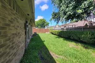 2034 Village Park Dr, Missouri City, TX 77489 - Photo 5