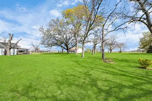 7018 Railroad St, Wallis, TX 77485 - Photo 25