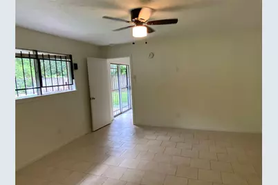 7710 Ashmole Lane, Houston, TX 77088 - Photo 15