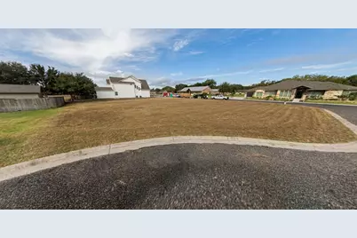 212 August Avenue, Shiner, TX 77984 - Photo 5