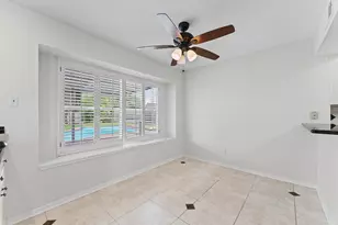 3202 Kempwood Dr, Sugar Land, TX 77479 - Photo 9