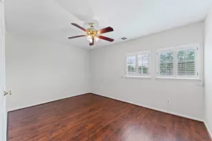 3202 Kempwood Dr, Sugar Land, TX 77479 - Photo 15