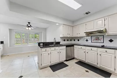 3202 Kempwood Drive, Sugar Land, TX 77479 - Photo 7