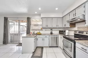 5837 Sunforest Dr, Houston, TX 77092 - Photo 11