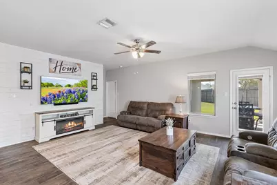 7906 Tamarind Lane, Baytown, TX 77521 - Photo 11