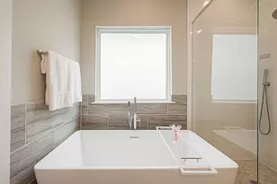 2051 Sherwood Forest St, Houston, TX 77043 - Photo 17