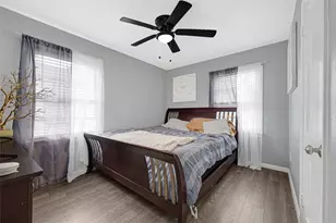 1033 W Snyder St, Alvin, TX 77511 - Photo 9