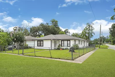 1033 W Snyder Street, Alvin, TX 77511 - Photo 1