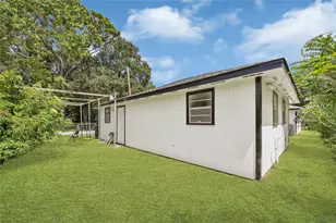 1033 W Snyder St, Alvin, TX 77511 - Photo 17