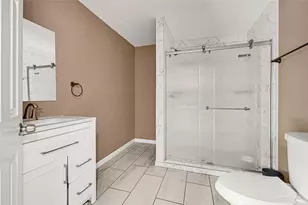 1033 W Snyder St, Alvin, TX 77511 - Photo 13