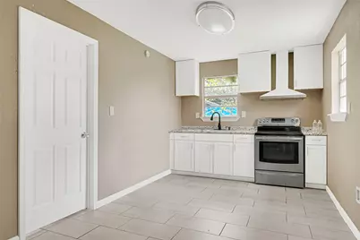 1033 W Snyder Street, Alvin, TX 77511 - Photo 17