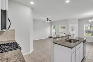 132 Camelot Pl Ct, Conroe, TX 77304 - Photo 11