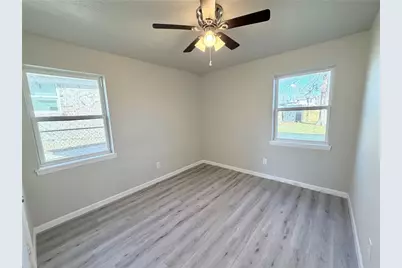 214 S Texas Street, Texas City, TX 77591 - Photo 15