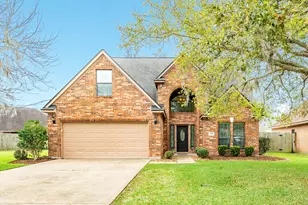 135 Sugar Cane Cir, Lake Jackson, TX 77566 - Photo 1