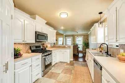 135 Sugar Cane Cir, Lake Jackson, TX 77566 - Photo 13