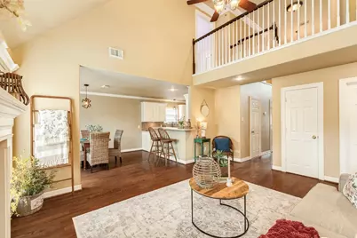 135 Sugar Cane Cir, Lake Jackson, TX 77566 - Photo 9