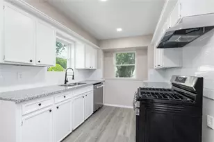 9806 Sagebark Dr, Houston, TX 77089 - Photo 11