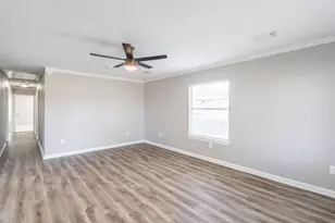 725 10th St, Dickinson, TX 77539 - Photo 9