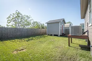 725 10th St, Dickinson, TX 77539 - Photo 27