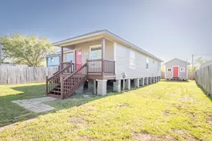 725 10th St, Dickinson, TX 77539 - Photo 29