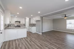 725 10th St, Dickinson, TX 77539 - Photo 15