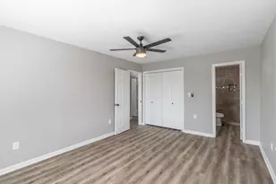 725 10th St, Dickinson, TX 77539 - Photo 17