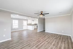 725 10th St, Dickinson, TX 77539 - Photo 13