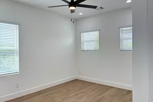 1404 E 31st St, Houston, TX 77022 - Photo 17