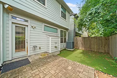 1121 Beall Landing Court, Houston, TX 77008 - Photo 11