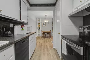 7575 Katy Fwy, Houston, TX 77024 - Photo 7