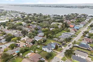 1901 Bayou Homes Dr, Galveston, TX 77551 - Photo 43