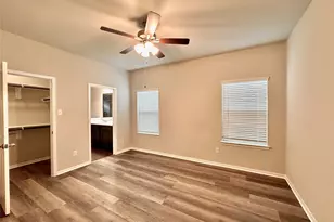 13327 Myrtle Meadows Ln, Houston, TX 77048 - Photo 11