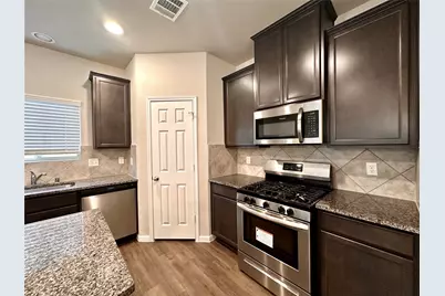 13327 Myrtle Meadows Lane, Houston, TX 77048 - Photo 9