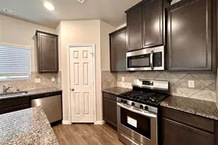 13327 Myrtle Meadows Ln, Houston, TX 77048 - Photo 9