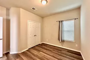 13327 Myrtle Meadows Ln, Houston, TX 77048 - Photo 17