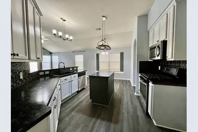 3210 Blue Bonnet Drive, Texas City, TX 77591 - Photo 11